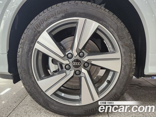 Audi Q2 35 TDI Premium - фото 4