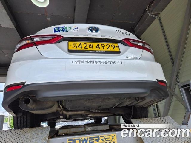 Toyota Camry XV70 2.5 LE Hybrid - фото 1