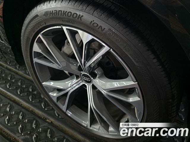 Audi Q8 55 TFSI Quattro Premium - фото 4