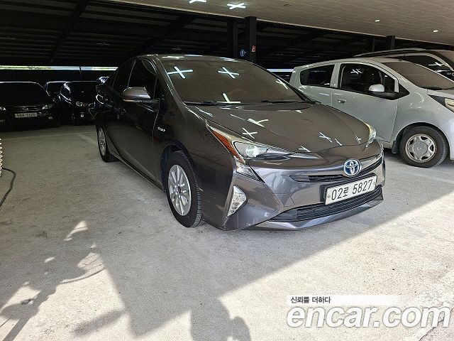 Toyota Prius 4-го поколения 1.8 E - фото 0