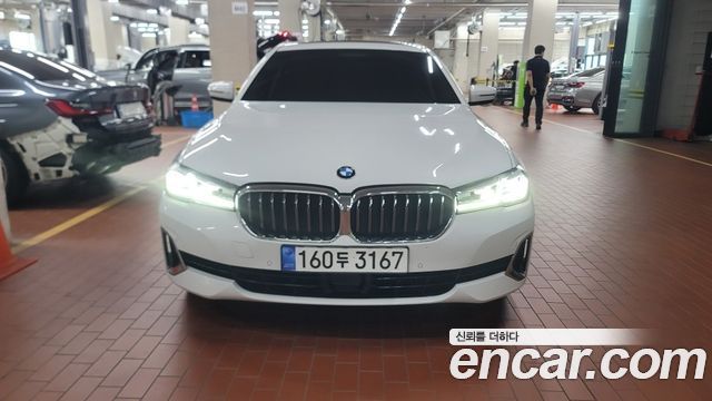 BMW 5-Series G30 530i Luxury - фото 1
