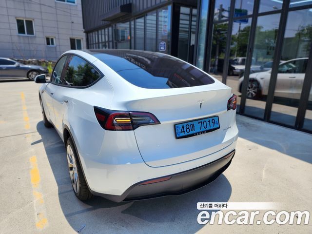 Tesla Model Y Long Range AWD - фото 1