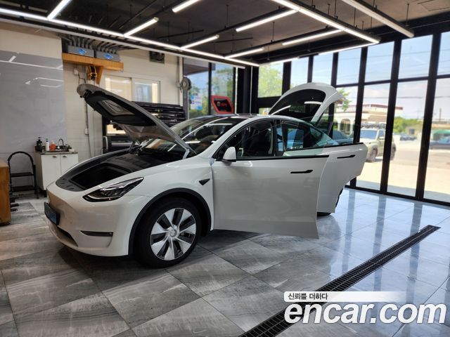 Tesla Model Y Long Range AWD - фото 4