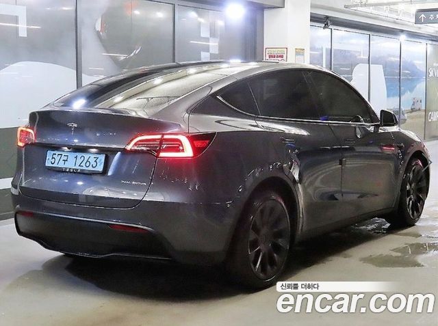 Tesla Model Y Long Range AWD - фото 3