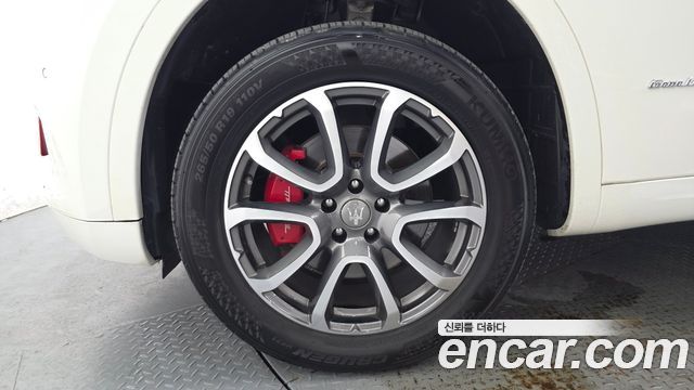 Maserati Levante 3.0 Diesel AWD - фото 4