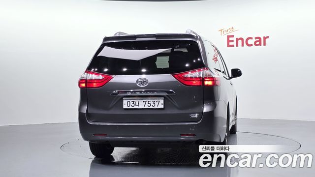 Toyota Sienna 3.5 AWD - фото 3