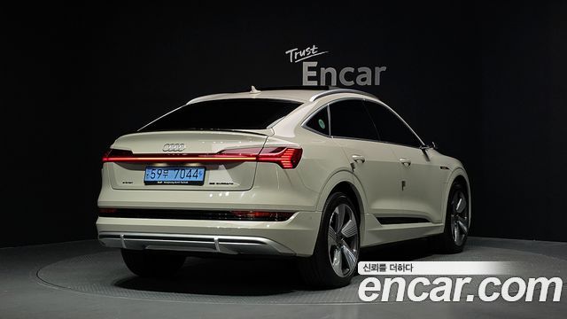 Audi e-Tron 55 Quattro Sportback - фото 1