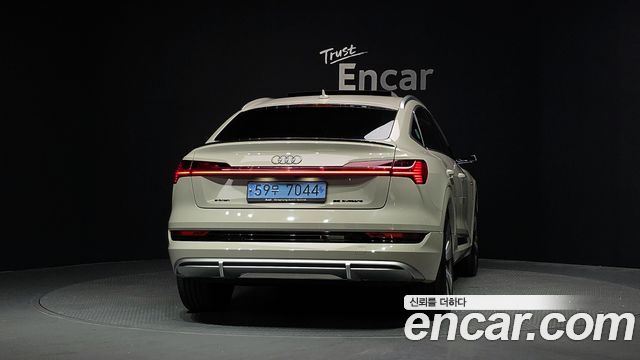 Audi e-Tron 55 Quattro Sportback - фото 3