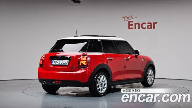 Mini Cooper 5Door HIGH 3rd - фото 0
