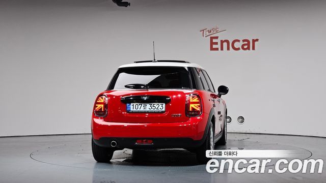 Mini Cooper 5Door HIGH 3rd - фото 2