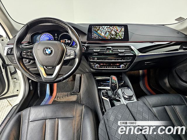 BMW 5-Series G30 520i Luxury - фото 4