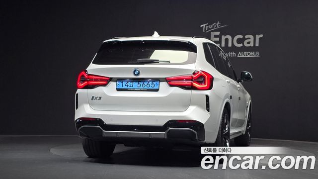 BMW iX3 M Sports - фото 3