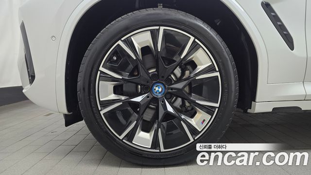 BMW iX3 M Sports - фото 4