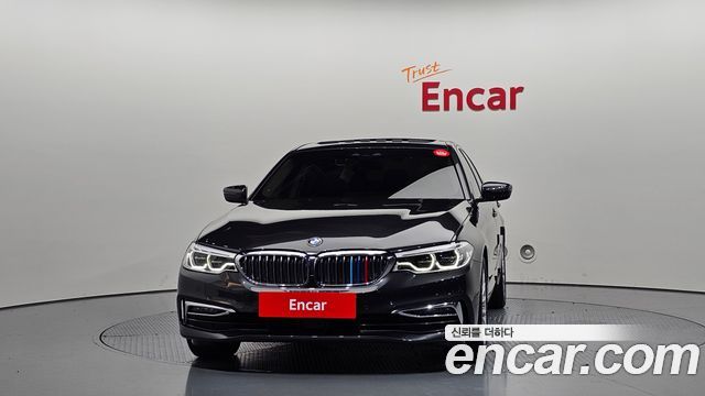 BMW 5-Series G30 530i Luxury Plus - фото 2