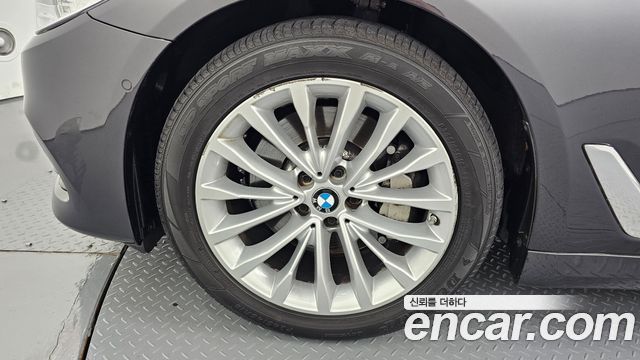 BMW 5-Series G30 530i Luxury Plus - фото 4