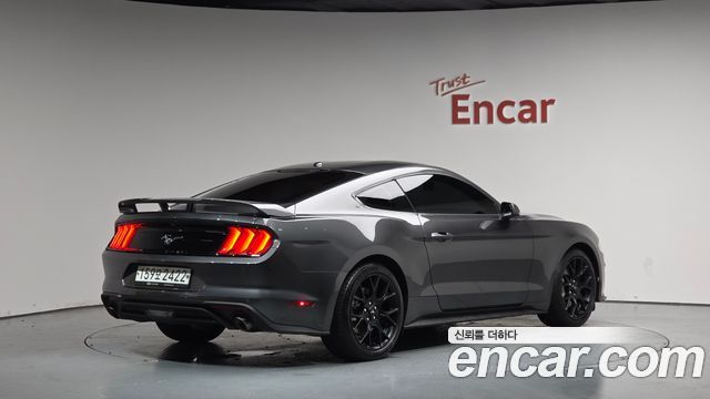 Ford Mustang Coupe - фото 0