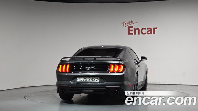 Ford Mustang Coupe - фото 2
