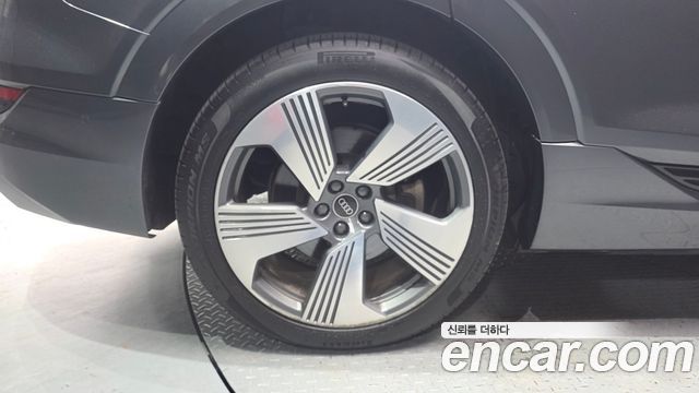 Audi e-Tron 55 Quattro Sportback - фото 4