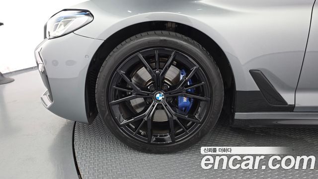 BMW 5-Series G30 530i M Sport Package - фото 4