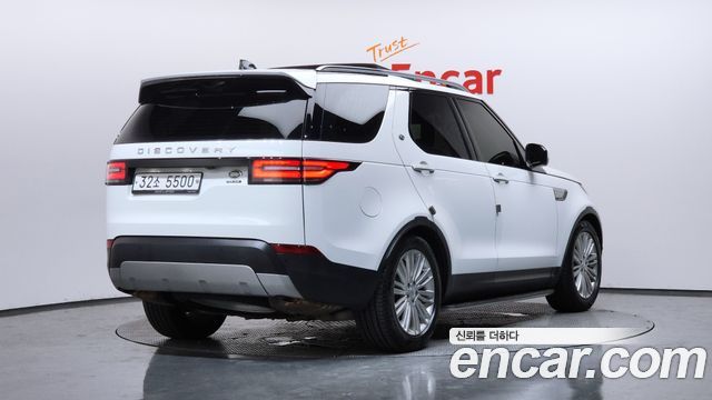 Land Rover Discovery 3.0 SD6 HSE Luxury - фото 1