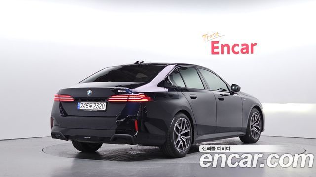 BMW 5-Series G60 520i M Sport - фото 1