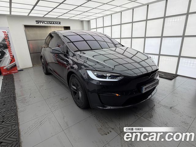 Tesla Model X AWD - фото 0
