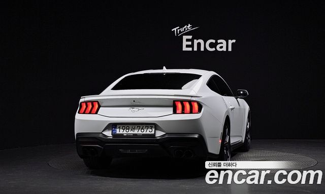 Ford Mustang 7-го поколения 2.3 EcoBoost Premium Coupe - фото 2
