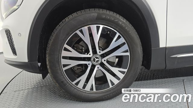 Mercedes-Benz GLB-Class X247 GLB200 d - фото 4