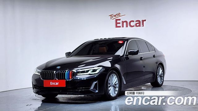 BMW 5-Series G30 520i Luxury - фото 0