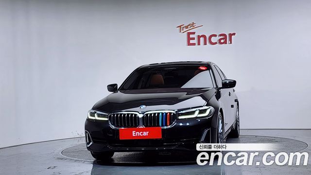 BMW 5-Series G30 520i Luxury - фото 2