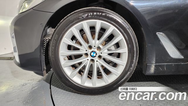 BMW 5-Series G30 520i Luxury - фото 4
