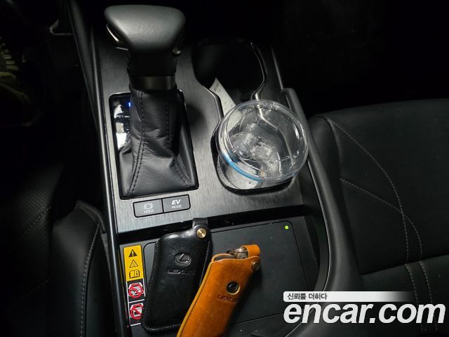 Lexus ES 300h 7-го поколения Executive - фото 4