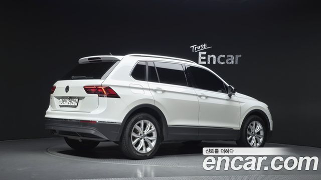 Volkswagen Tiguan 2-го поколения 2.0 TDI Premium - фото 1