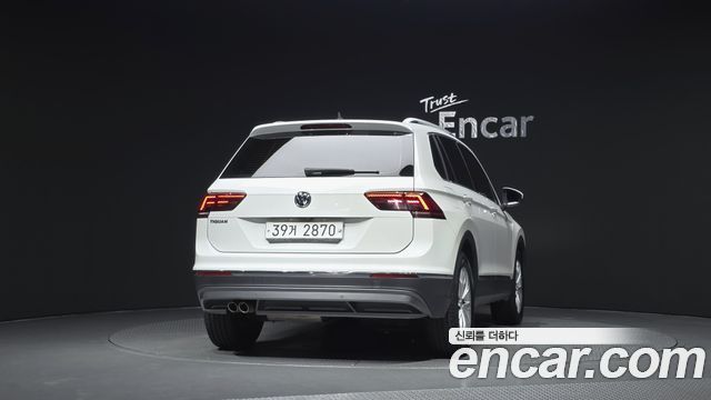 Volkswagen Tiguan 2-го поколения 2.0 TDI Premium - фото 3
