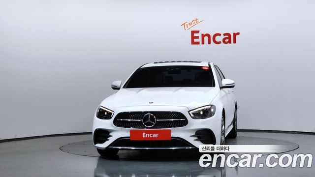 Mercedes-Benz E-Class W213 E220d 4MATIC AMG Line - фото 2