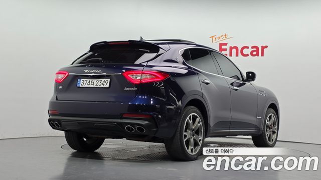 Maserati Levante 3.0 Diesel AWD GranSport - фото 1