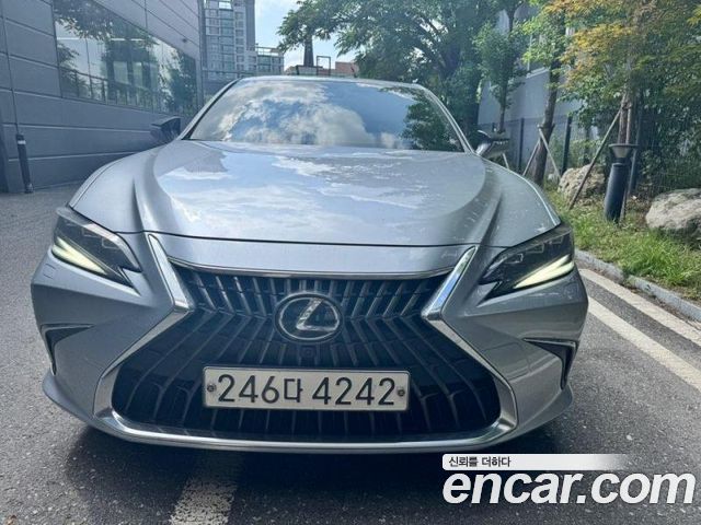 Lexus ES 300h 7-го поколения Executive - фото 0