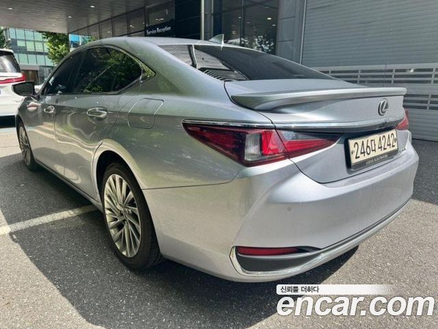 Lexus ES 300h 7-го поколения Executive - фото 1