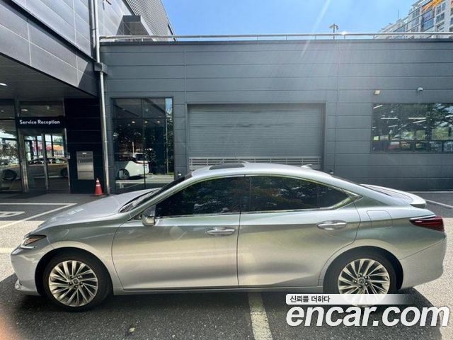 Lexus ES 300h 7-го поколения Executive - фото 2