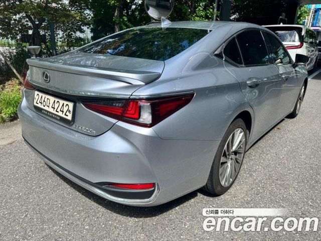 Lexus ES 300h 7-го поколения Executive - фото 4