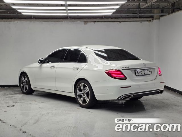 Mercedes-Benz E-Class W213 E300 Avantgarde - фото 1