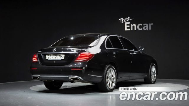 Mercedes-Benz E-Class W213 E300 4MATIC Exclusive - фото 1