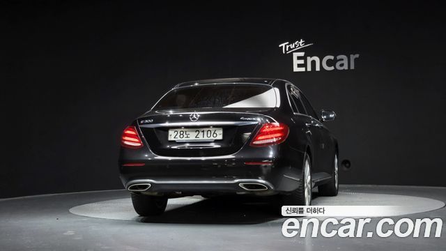 Mercedes-Benz E-Class W213 E300 4MATIC Exclusive - фото 3
