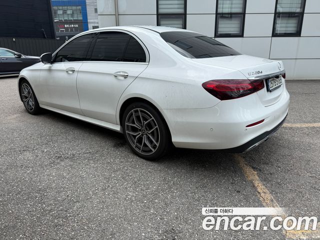 Mercedes-Benz E-Class W213 E220d 4MATIC AMG Line - фото 1