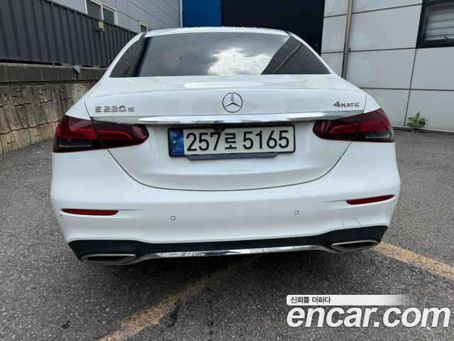 Mercedes-Benz E-Class W213 E220d 4MATIC AMG Line - фото 3