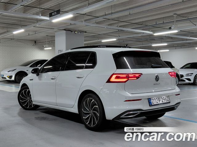 Volkswagen Golf 8-го поколения 2.0 TDI Prestige - фото 1