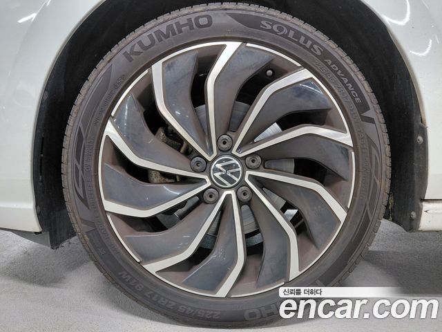 Volkswagen Golf 8-го поколения 2.0 TDI Prestige - фото 4