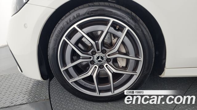 Mercedes-Benz E-Class W213 E220d 4MATIC AMG Line - фото 4