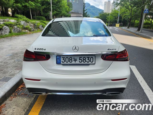 Mercedes-Benz E-Class W213 E220d 4MATIC AMG Line - фото 3