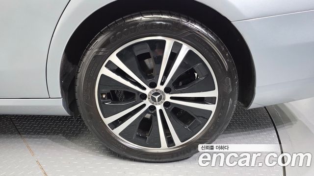 Mercedes-Benz E-Class W213 E250 Avantgarde - фото 4